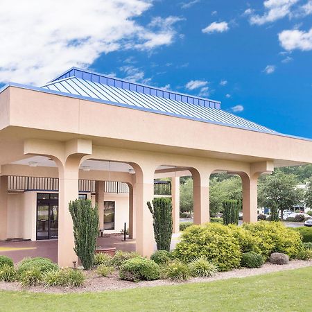 Baymont By Wyndham Greenville Esterno foto