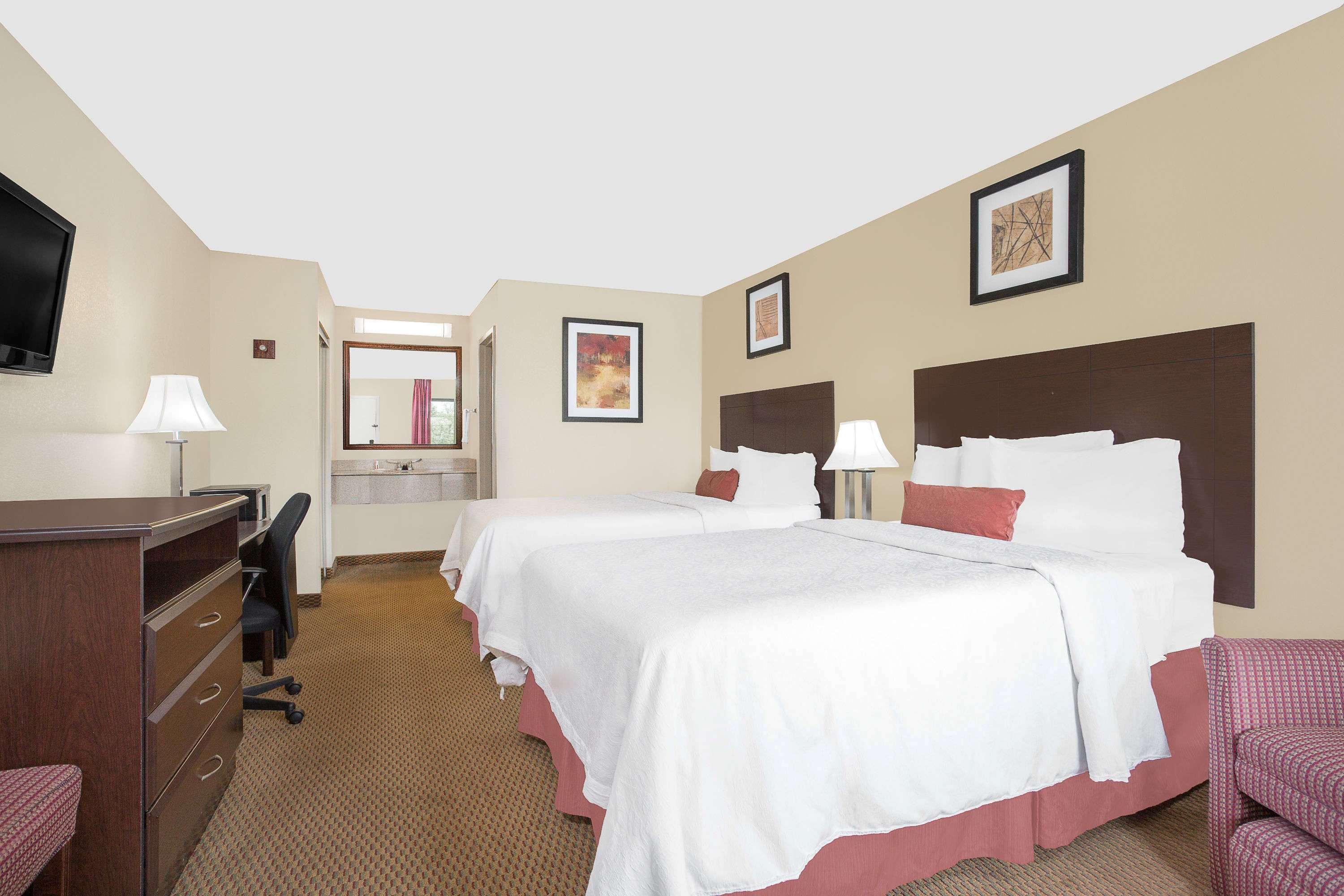 Baymont By Wyndham Greenville Esterno foto