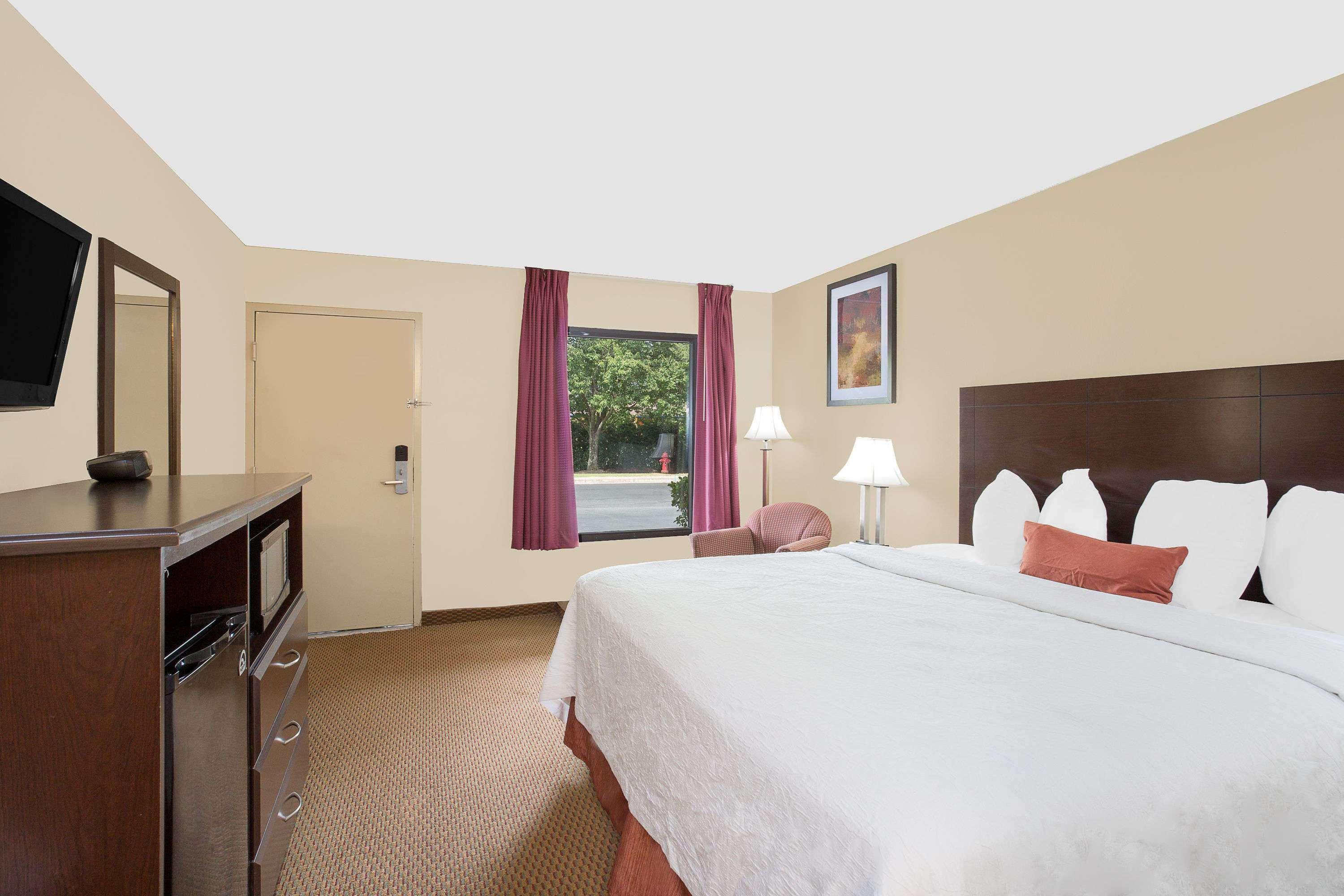 Baymont By Wyndham Greenville Esterno foto