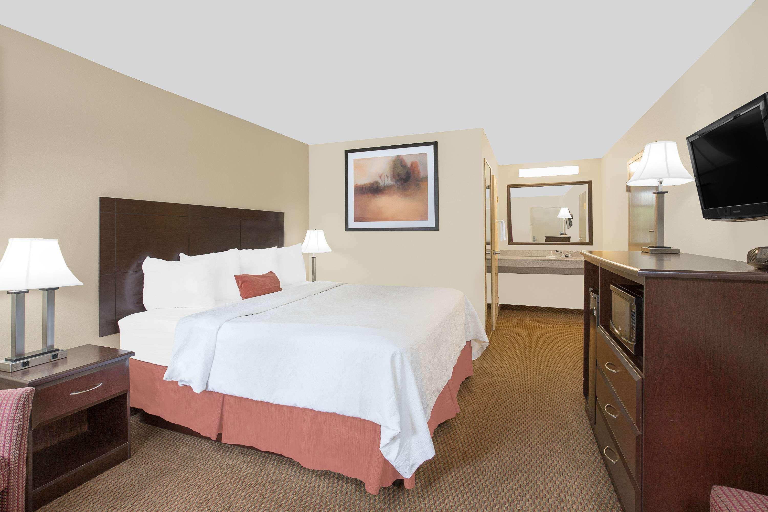 Baymont By Wyndham Greenville Esterno foto