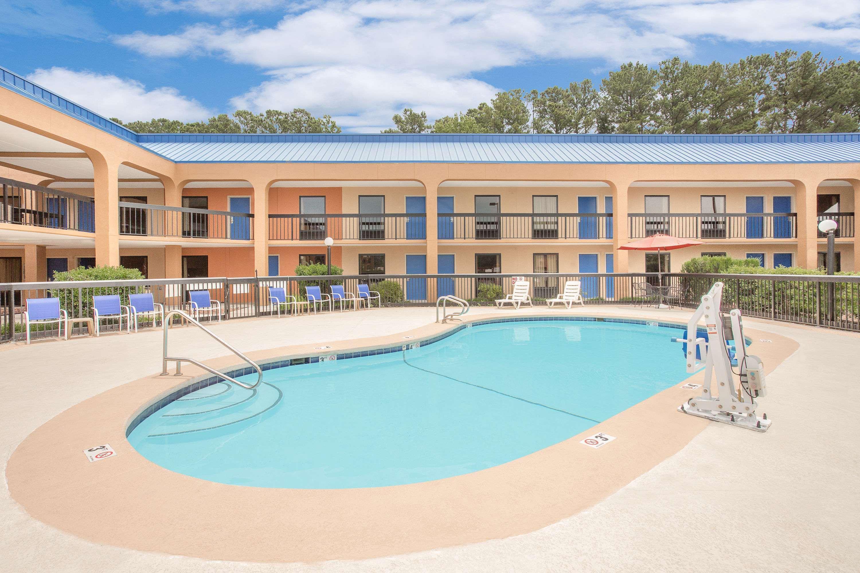 Baymont By Wyndham Greenville Esterno foto